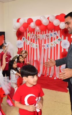 Başkan Kozay Büyük Bayramı Çocuklarla Karşıladı