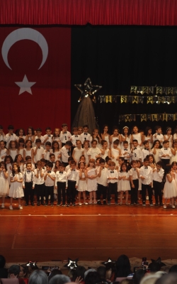 Çukurovalı Miniklerin Mezuniyet Heyecanı