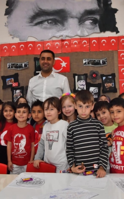 Başkan Kozay Büyük Bayramı Çocuklarla Karşıladı