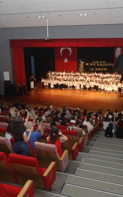 Çukurovalı Miniklerin Mezuniyet Heyecanı