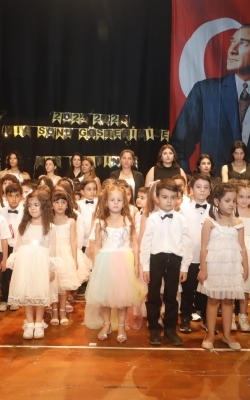 Çukurovalı Miniklerin Mezuniyet Heyecanı