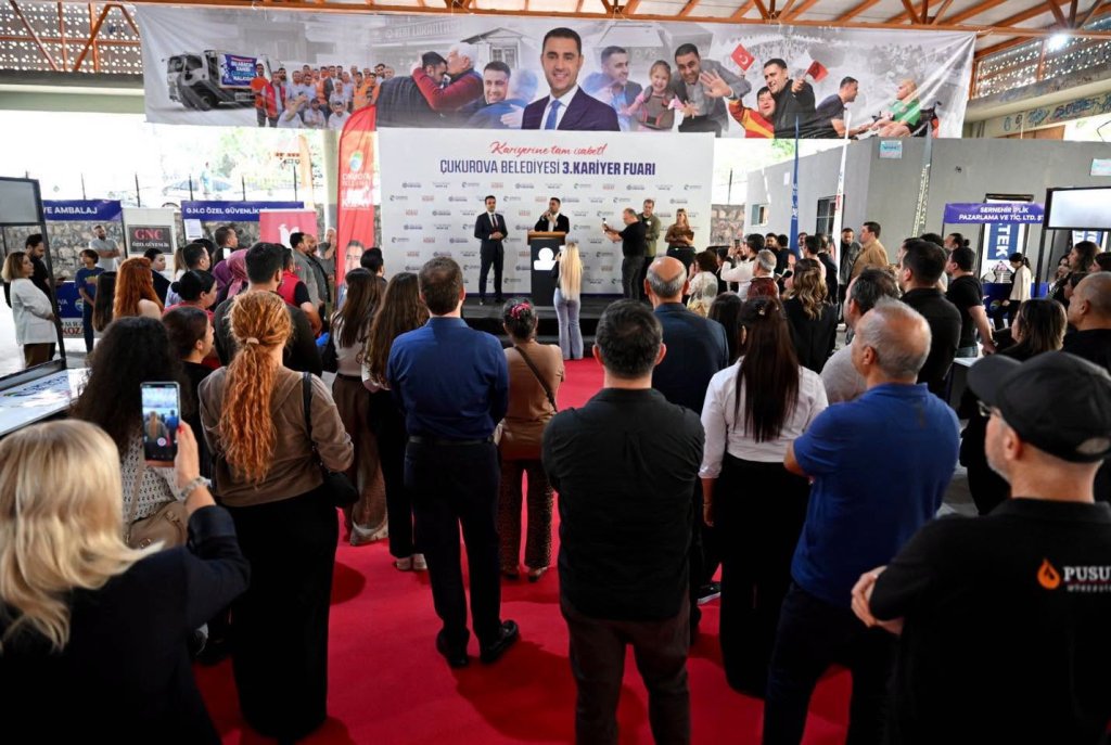 Çukurova Belediyesi 3. Kariyer Fuarı, iş arayanlarla işverenleri buluşturdu.
